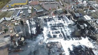 L’usine de l’entreprise Lubrizol, à Rouen, après l’incendie. © twitter sécurité civile/SDIS 76 L’usine de l’entreprise Lubrizol, à Rouen, après l’incendie. © twitter sécurité civile/SDIS 76